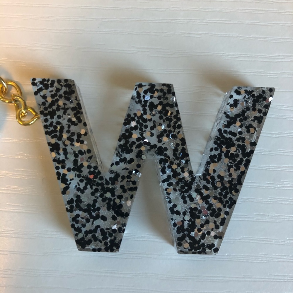 Handmade Letter "W" Keychain - Picture 4 of 7